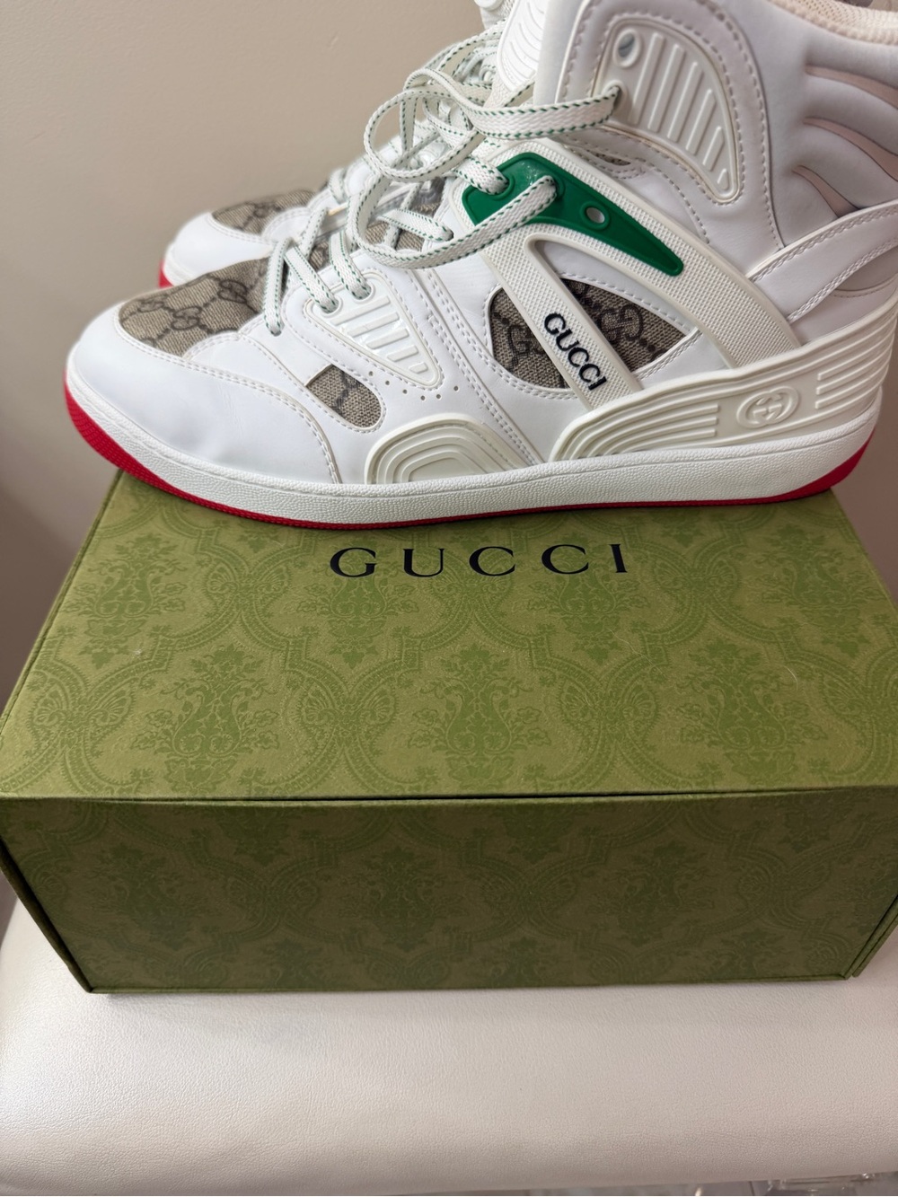 Gucci White High-Top Sneakers with Red Soles and Green Accents - Picture 5 of 17
